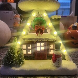 Bath & Body Works Festive LED House with Snowman and Wreath